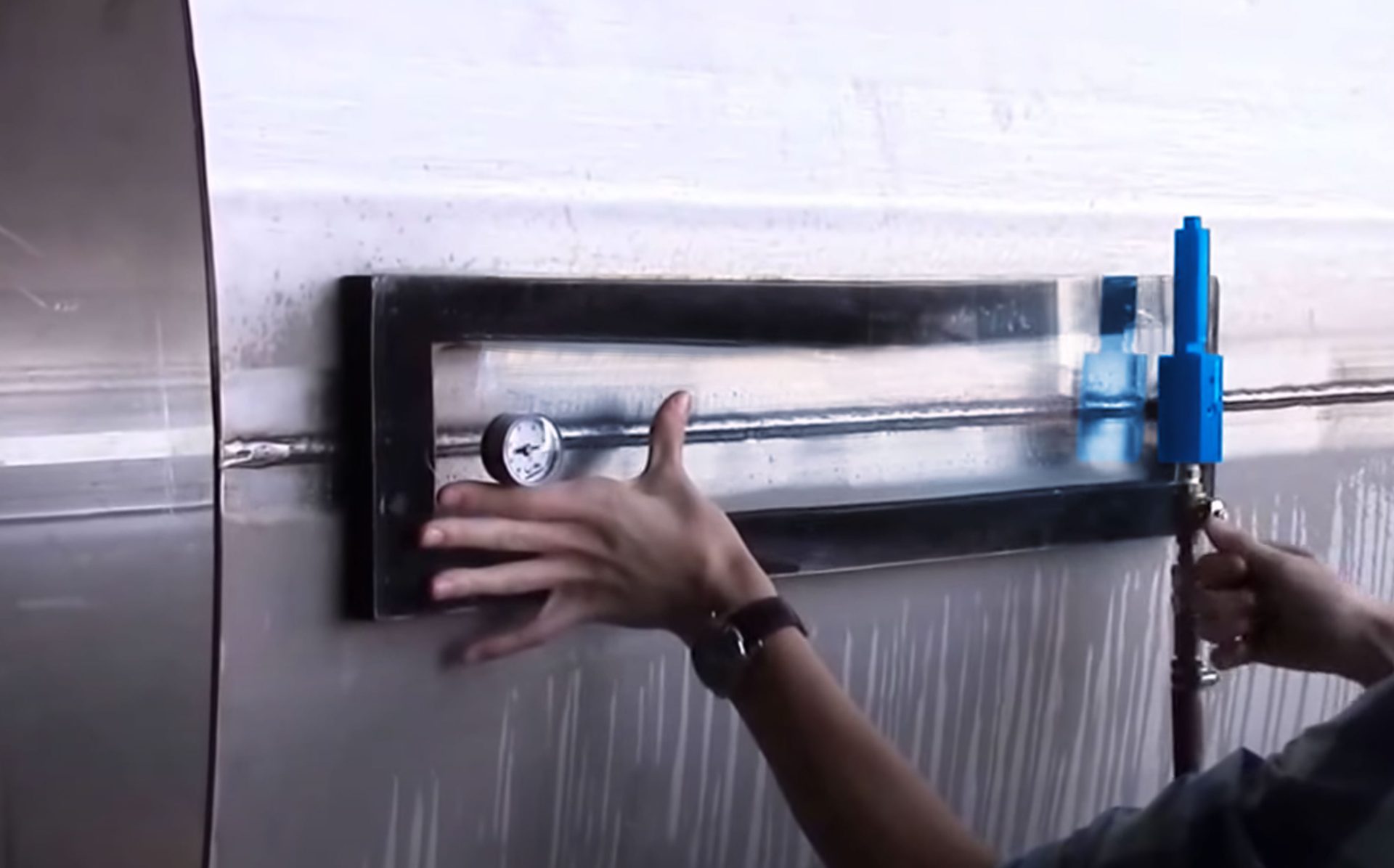 Testing of welds through vacuum