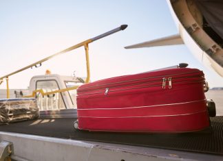 Robots on the track and luggage that travels on its own