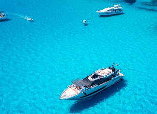 Vacuum technology and infusion in luxury yachts made in Italy